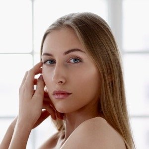 woman-beauty-DRL3EL8.jpg